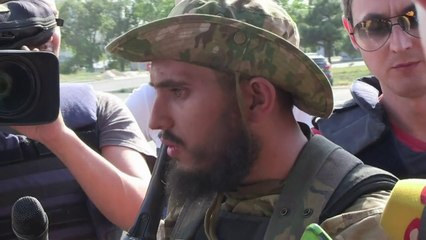 Ukraine: le bataillon Azov tient un checkpoint près de Marioupol