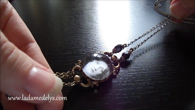 sautoir rétro années 20 La Dame de Lys