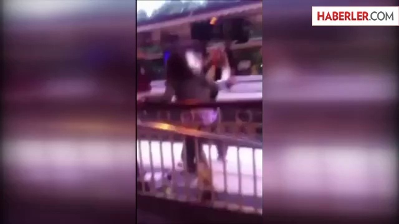 Metroda Kavga Eden Kızlar Raylara Düştü!