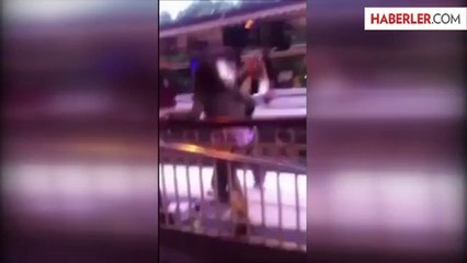 Metroda Kavga Eden Kızlar Raylara Düştü!