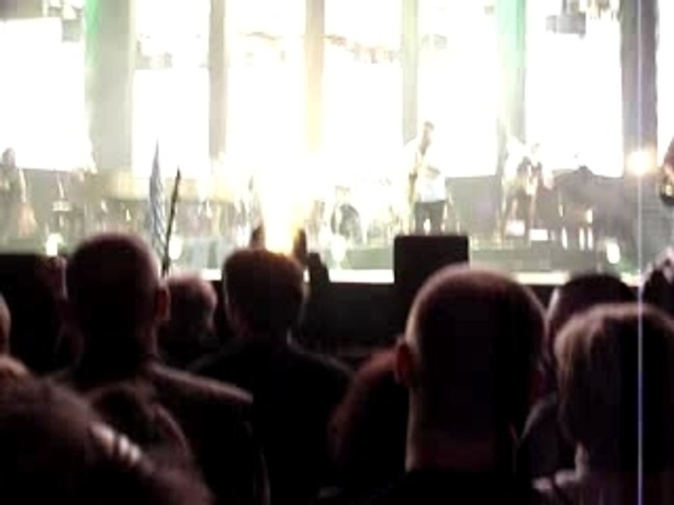 Johnny casse sa guitare