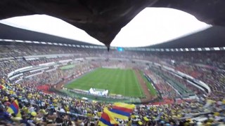 Une GoPro sur un aigle pendant le match América vs Pumas