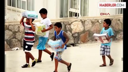 Kayıt İçin Gelen Öğrenciler Kitap Kolisi Taşıdı