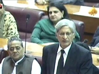 Aitzaz Ahsan suggests PM to reshuffle his cabinet