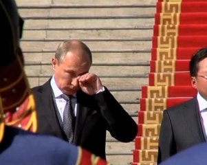 En Mongolie, Poutine sanglote en écoutant l'hymne russe