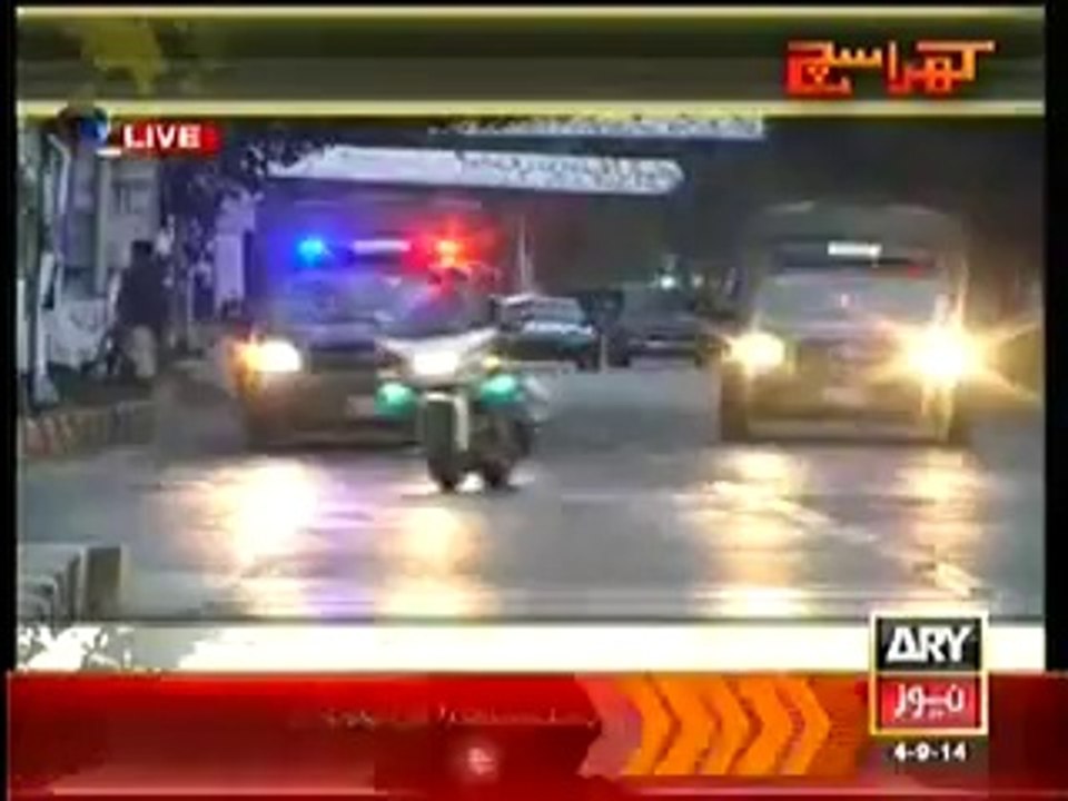 Mubasher Lucman Showing the Protocol of PM Nawaz Sharif in a Live Show