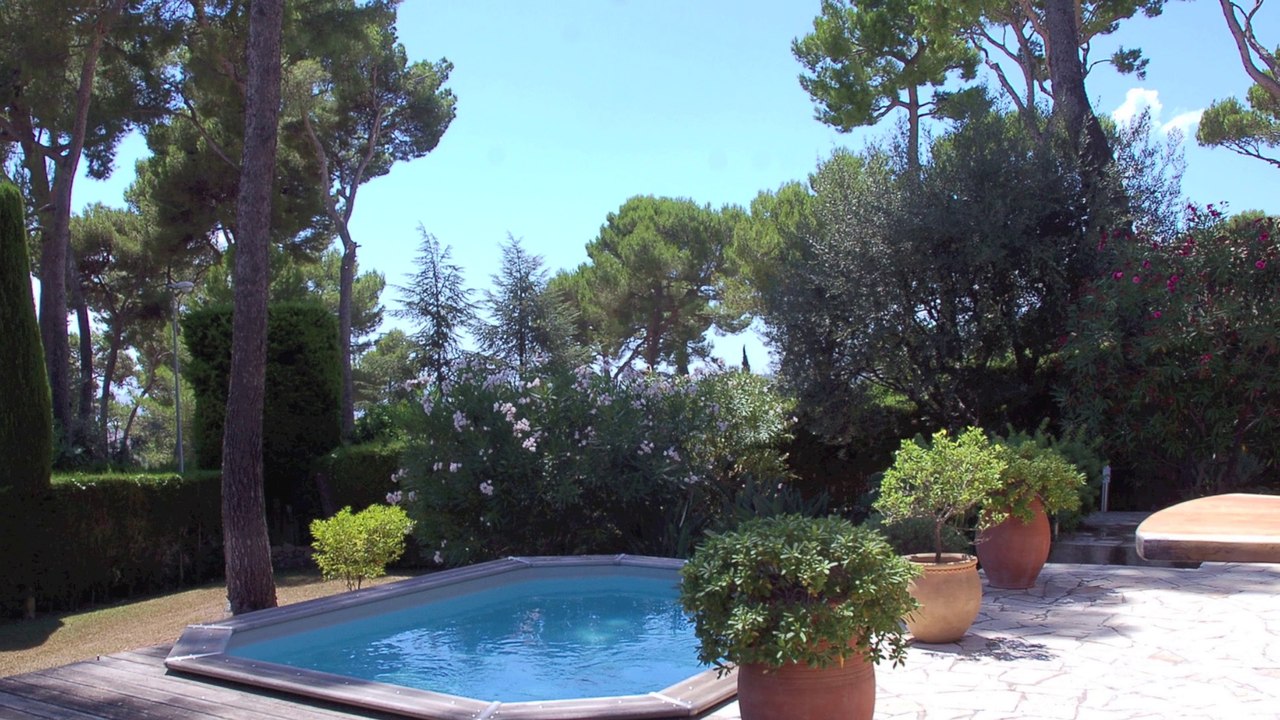 ANTIBES VILLA à vendre 140 m² - Piscine - Jardin de 800 m²