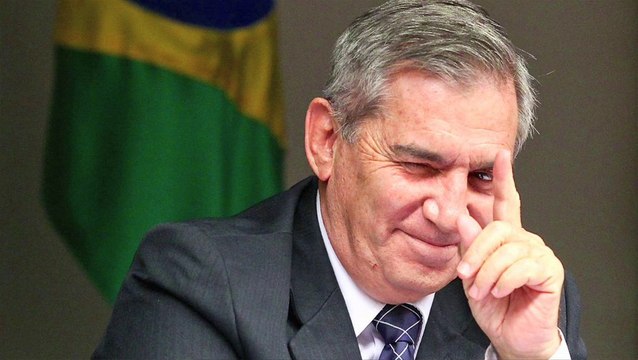 Dilma ressuscita os três porquinhos