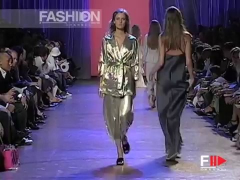 Marc Jacobs Spring Summer 2006 New York 3 of 3 by Fashion Channel