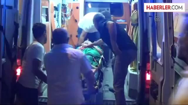 Viranşehir'de otomobil devrildi: 7 yaralı