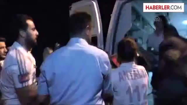 Kaçarken polis otomobiline çarptı, 2 polis yaralandı