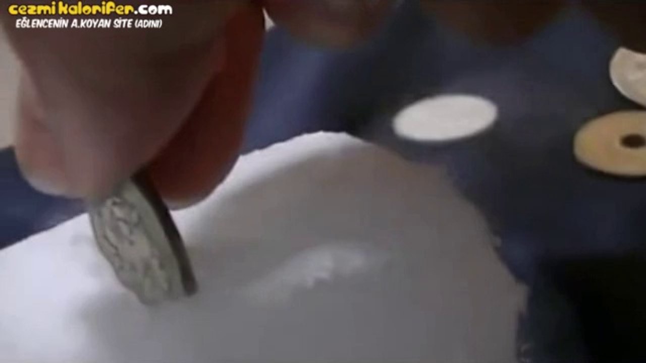 Kuru Buza Atılınca Tirtir Titreyip Garip Sesler Çıkaran Madeni Para