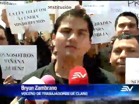 Empleados de Claro y Movistar salieron a las calles a reclamar por sus utilidades