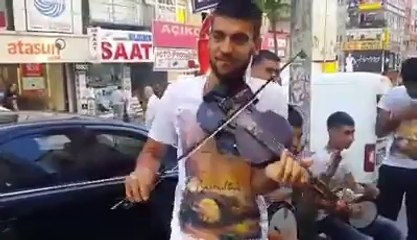 Adını dağlara yazdım yarim..