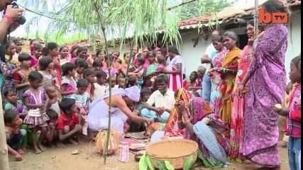 Hindistan'da bir kadın, köpeğiyle evlendi!