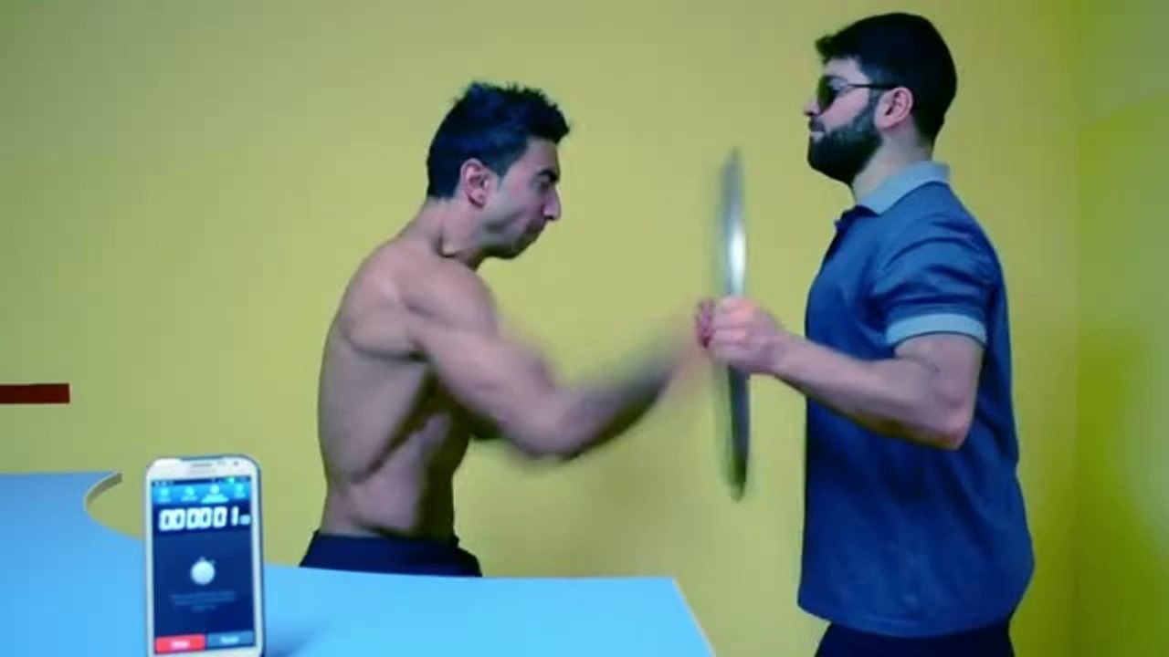 This guy is almost faster than Eminem rapping!