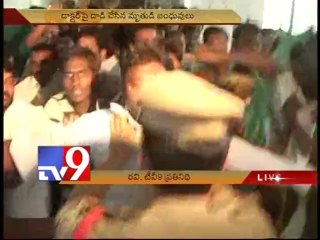 Patient dies, doctor beaten up - Part 1 - Tv9