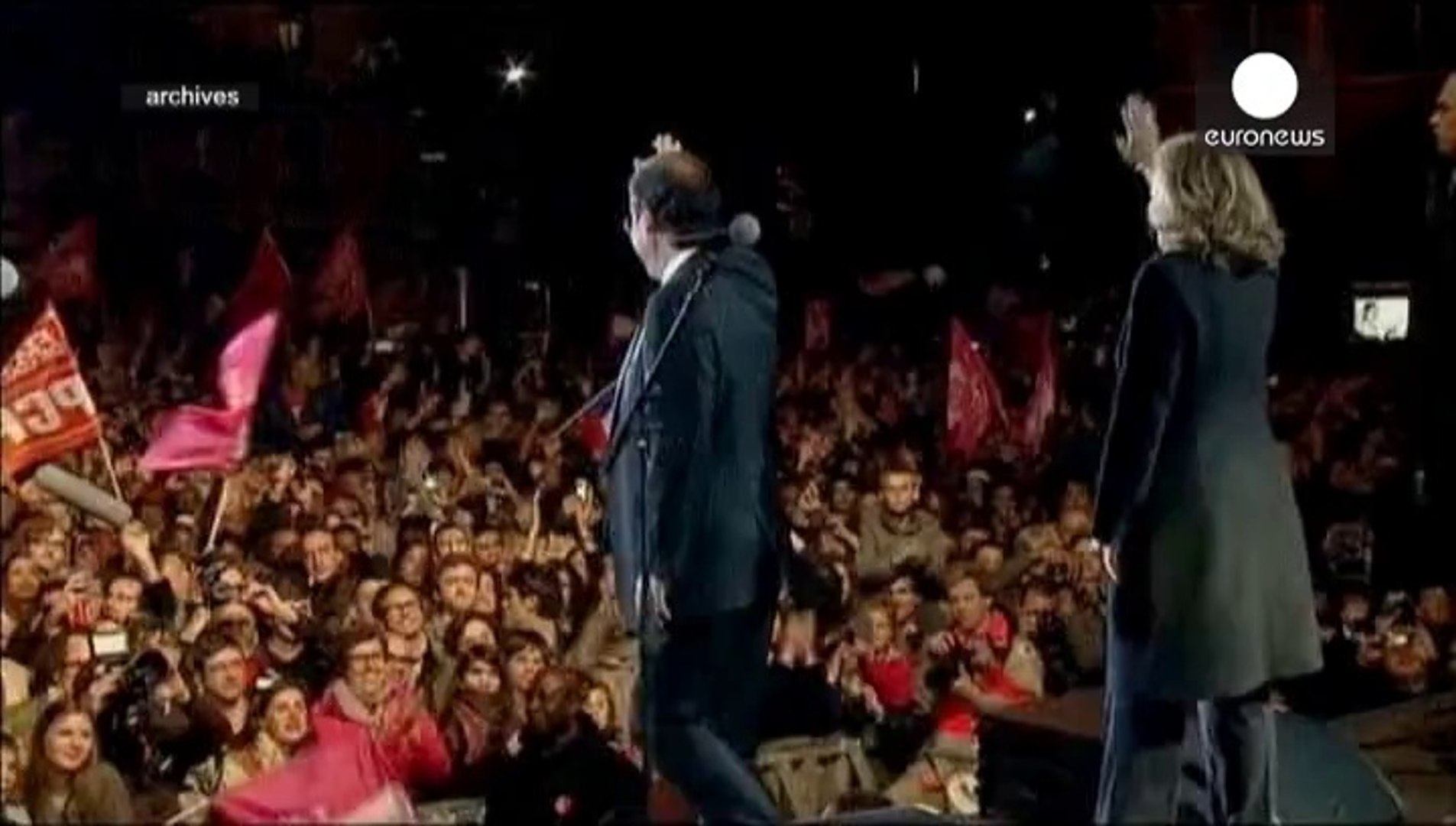 ⁣Hollande faced with question on scandalous book at NATO summit