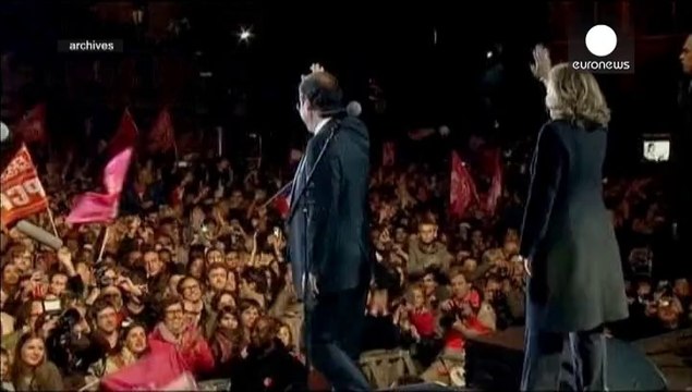 Hollande faced with question on scandalous book at NATO summit