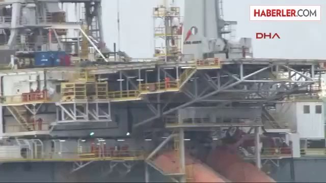 Dev Platform Geçiyor, Boğaz Gemi Trafiğine Kapatıldı