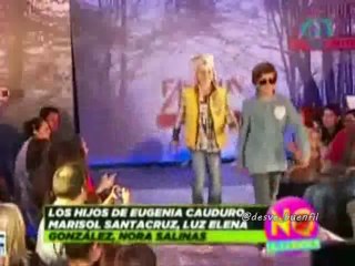 Érika Buenfil fan Nº1 de su hijo y le aconseja en su desfile de moda