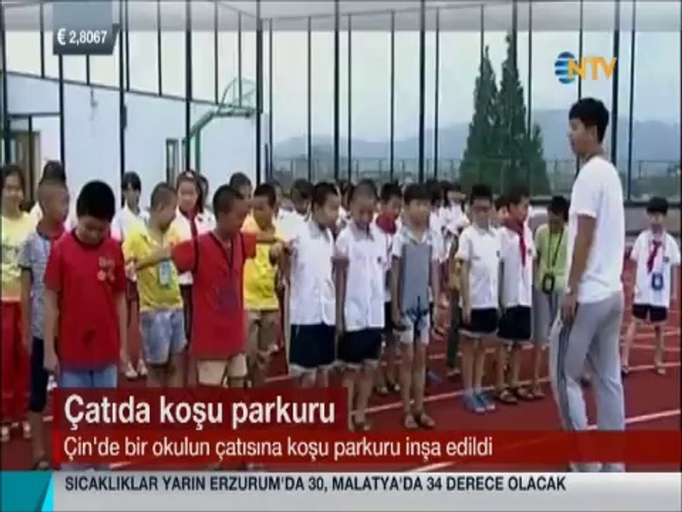 Okulun çatısına 200 metrelik koşu parkuru yaptılar