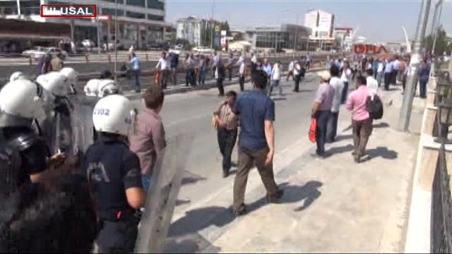 Ekmek isyanına biber gazı!
