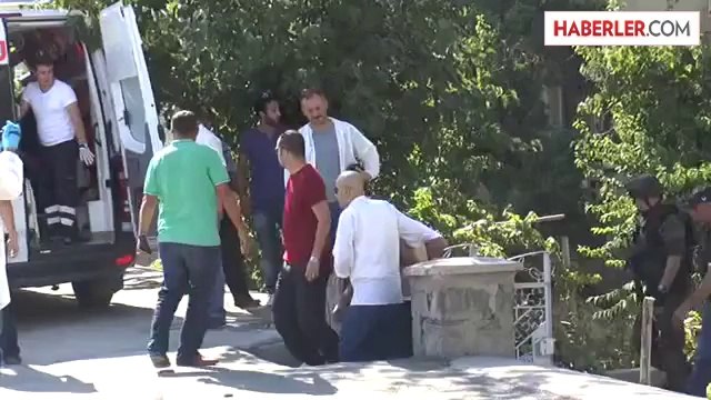 Kendisini eve kilitleyen kişiyi polis kapıyı kırarak çıkardı