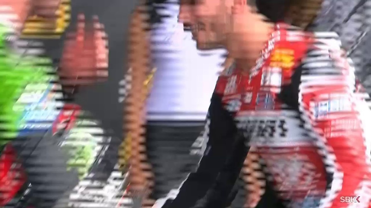 Sykes sbaglia il podio, Giugliano lo prende in giro