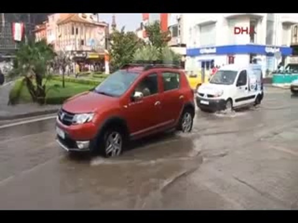 BALIKESİR'e CEVİZ BÜYÜKLÜĞÜNDE DOLU YAĞDI
