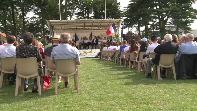 Pour Juppé, l'UMP doit attaquer les idées pernicieuses du FN