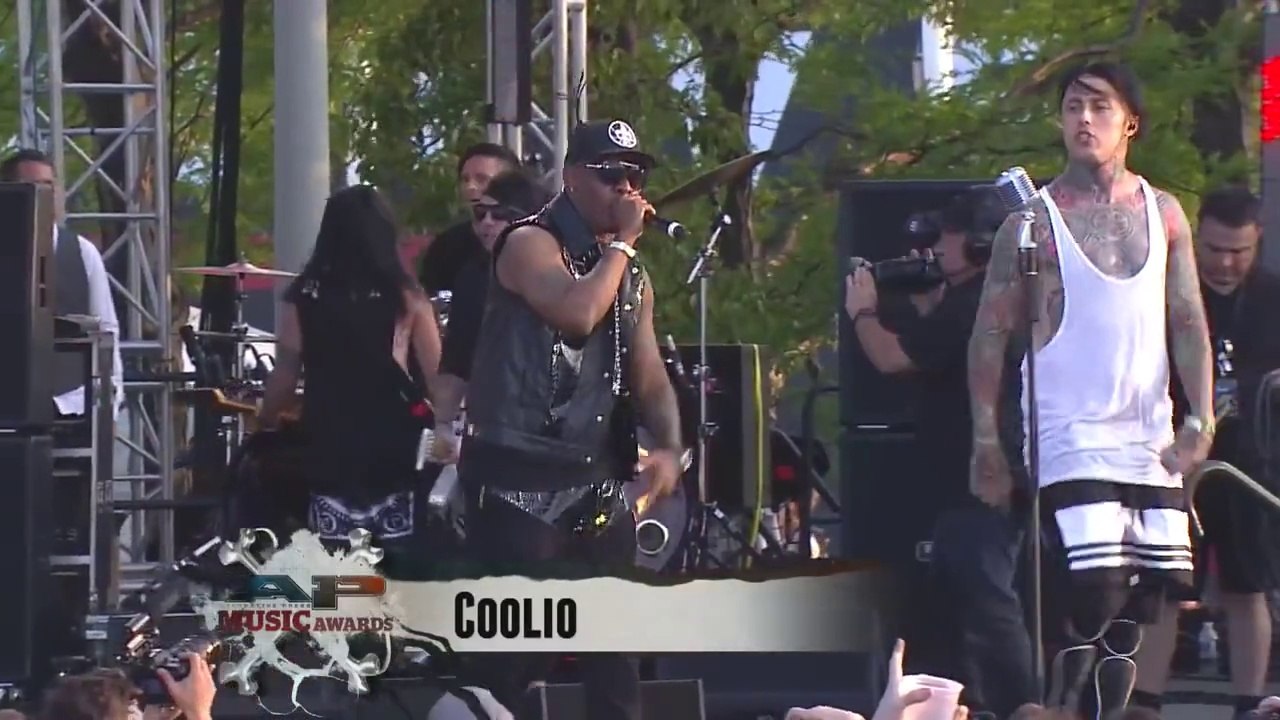 Falling In Reverse, Coolio & Tyler Carter "Gangsta's Paradise" Live @ AXS TV "APMA", North Coast Harbor, Cleveland, OH, 07-21-2014