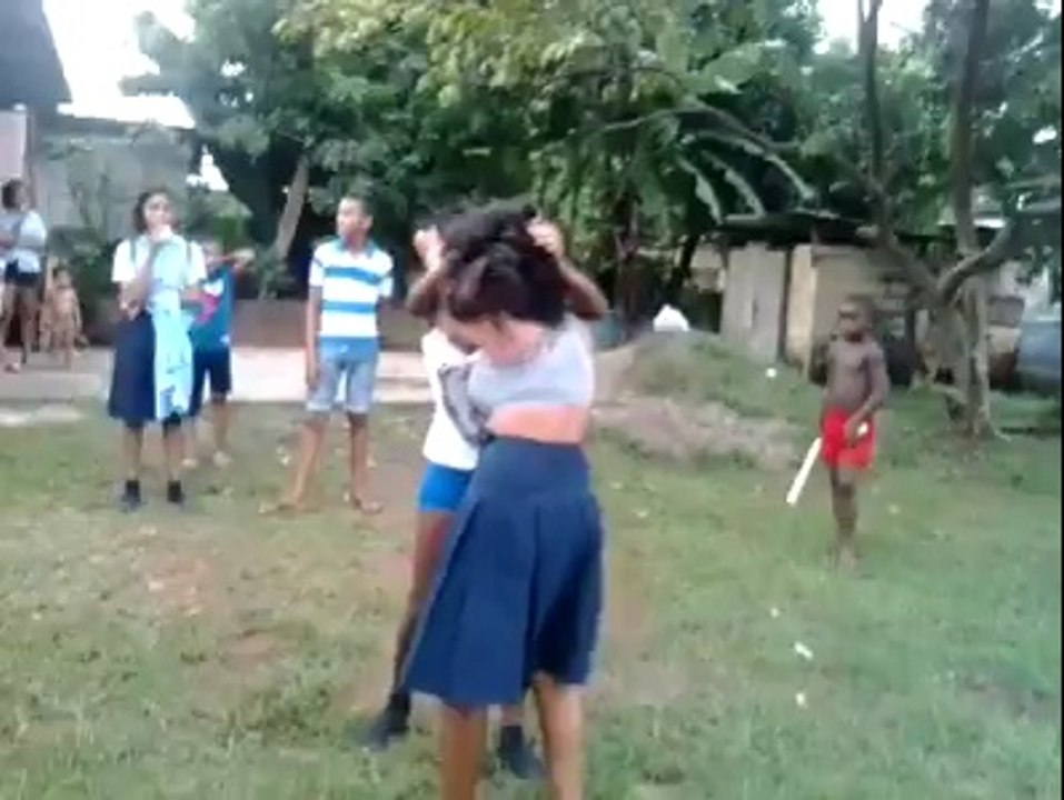pelea entre dos chiquillas.