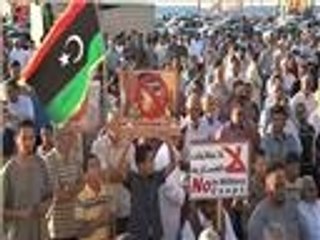 مئات من أهالي بنغازي يتجمعون لدعم المؤتمر الوطني العام