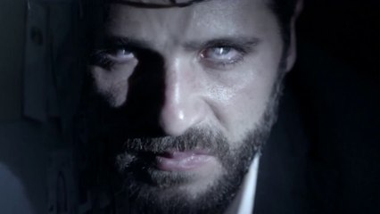 "Dupla Identidade" - Tem um serial killer solto por aí... E ele sabe como se fazer invisível!