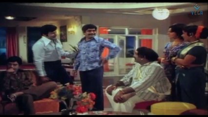 Chakravarthy Movie - Srikanth Making Fun Of Friends Infront of Family Members