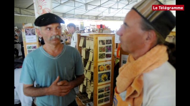 Mûr-de-Bretagne (22). Le foire bio bat son plein.