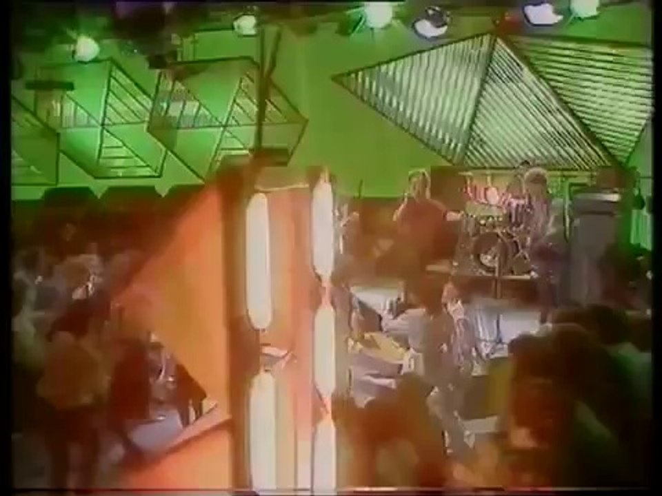 U2 early appearance