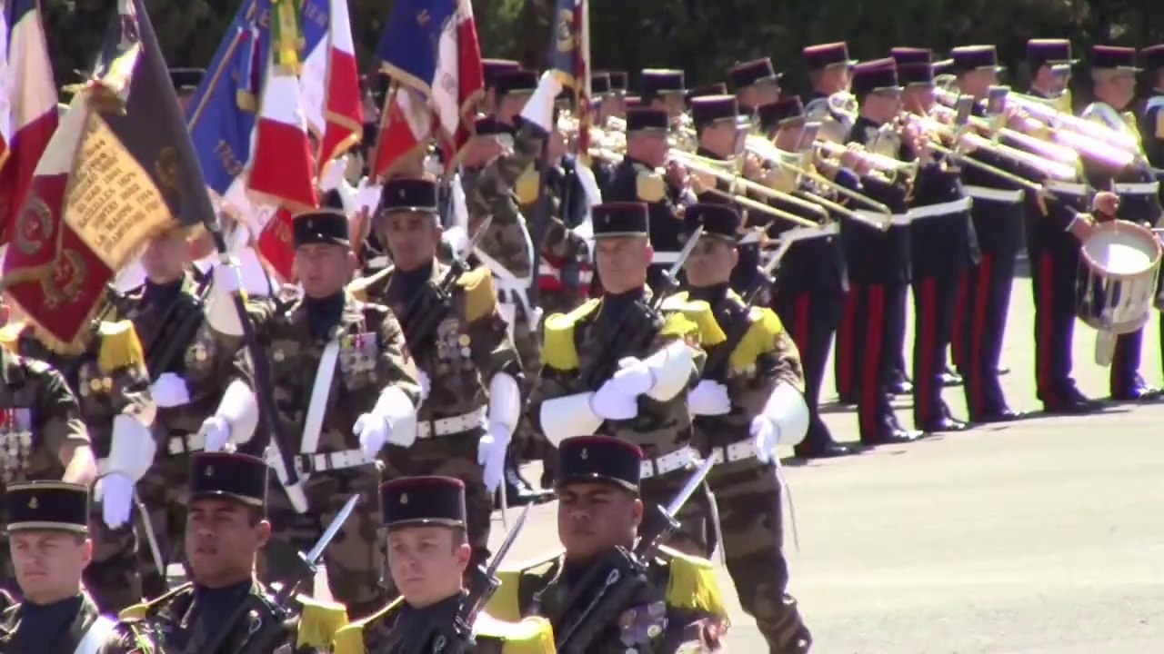 BAZEILLES-2014-DÉFILÉ DES TROUPES