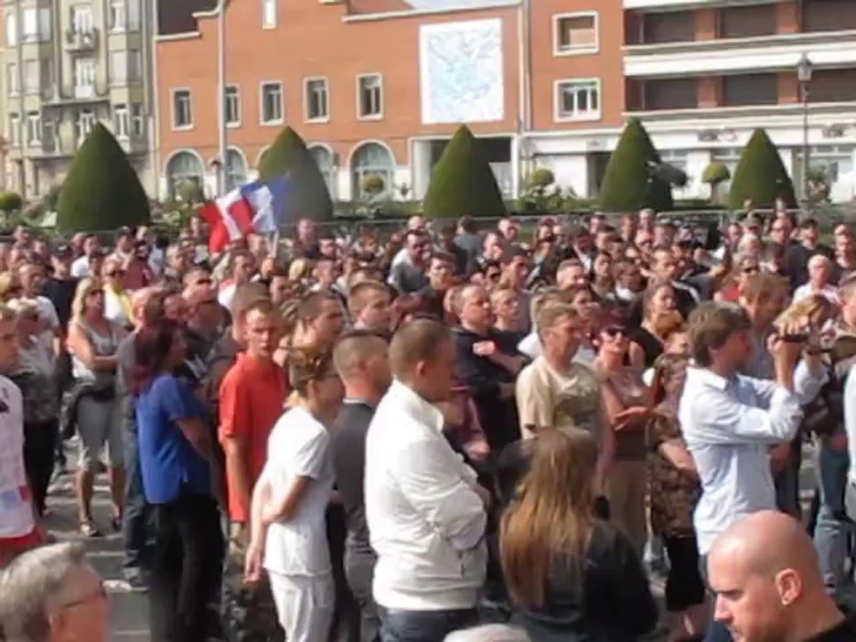 Le collectif « Sauvons Calais » manifeste contre les migrants