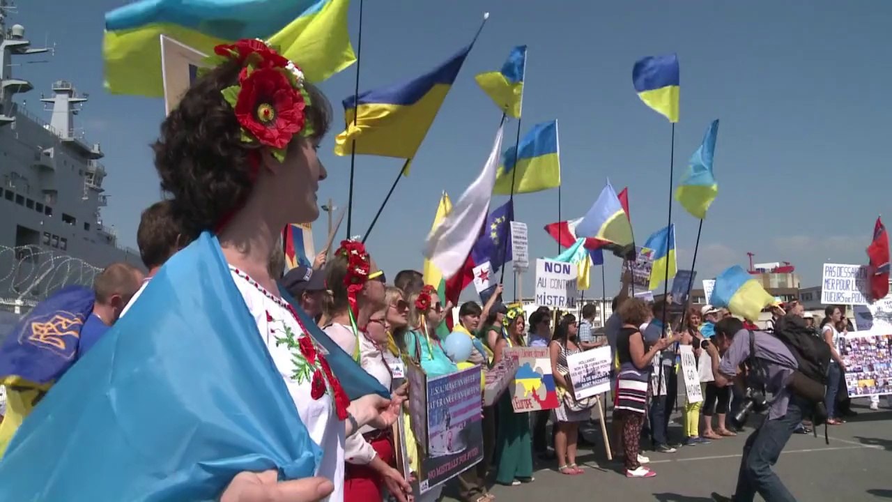 Navires Mistral: manifestation pro et anti livraison à la Russie