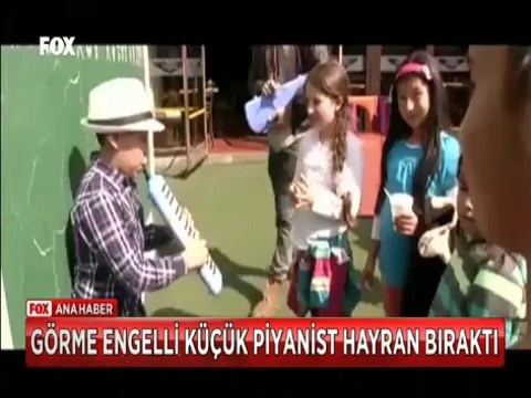 Görme engelli küçük piyanist izleyenleri hayran bıraktı