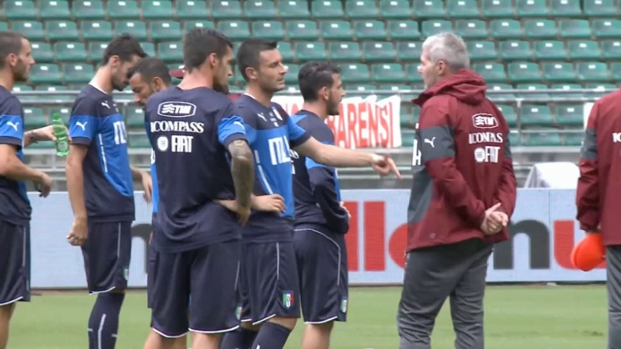 Italien: Conte vor Pflichtspieldebüt