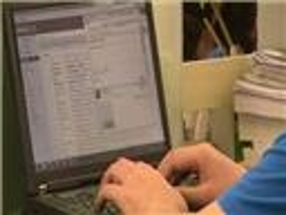 الصين تطلق نظام تشغيل جديدا لأجهزة الحاسوب