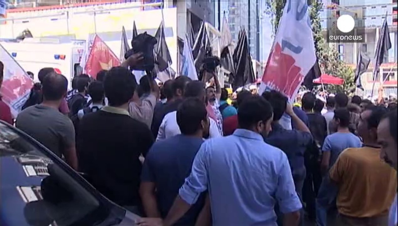 Marcha en Estambul contra la inseguridad laboral tras la muerte de 10 obreros en un rascacielos
