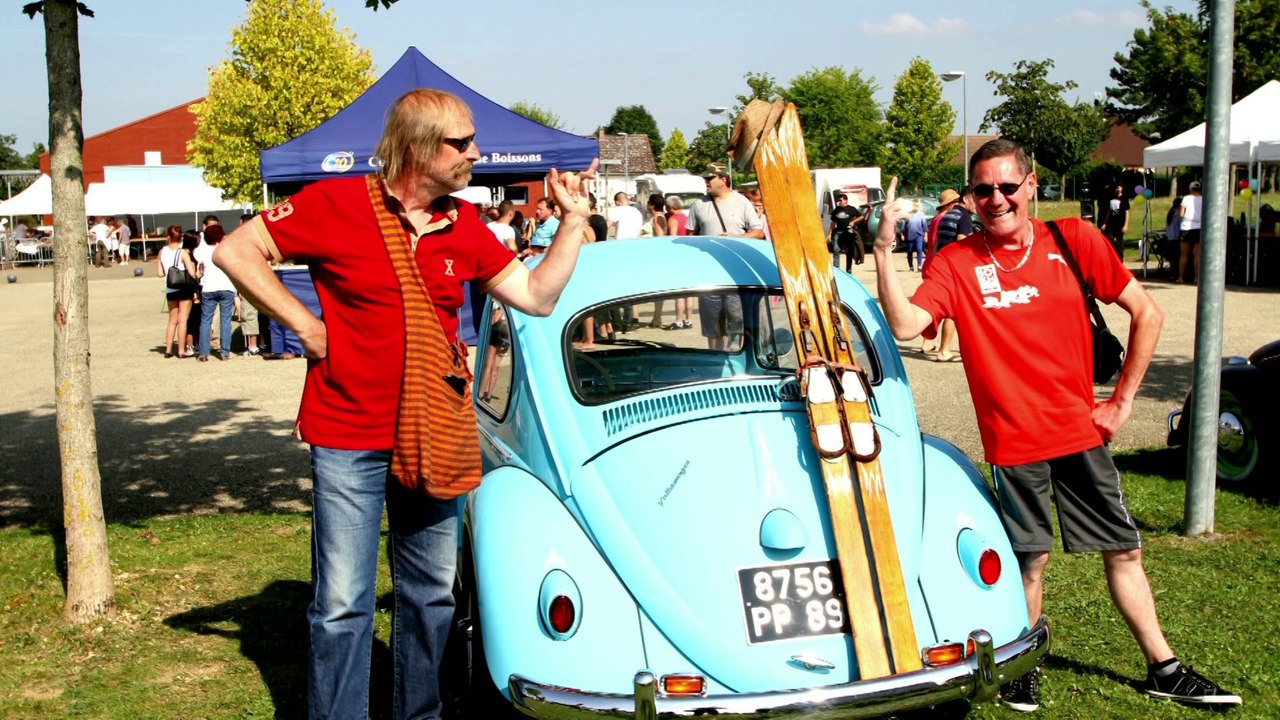 Rassemblement de voitures anciennes à Auxerre
