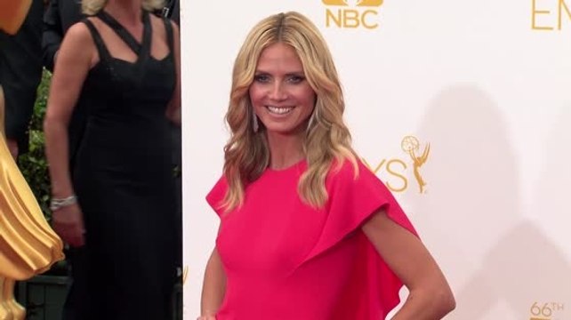 Heidi Klum le enseña a sus hijos a cocinar