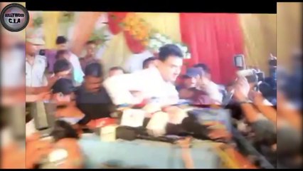 Aamir Khan FALLS off stage at an EVENT!