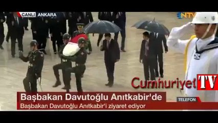 Davutoğlu'nun Anıtkabir'deki denge imtihanı