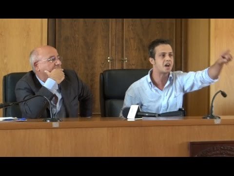 Gricignano (CE) - Incontro pre-corteo contro la puzza, tensione in aula (07.09.14)